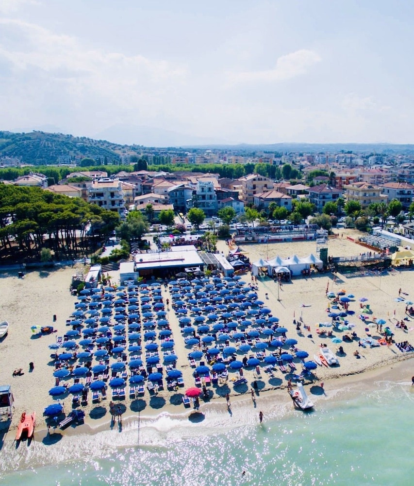 Hotel La Pergola - carbon neutral hotel in Alba Adriatica