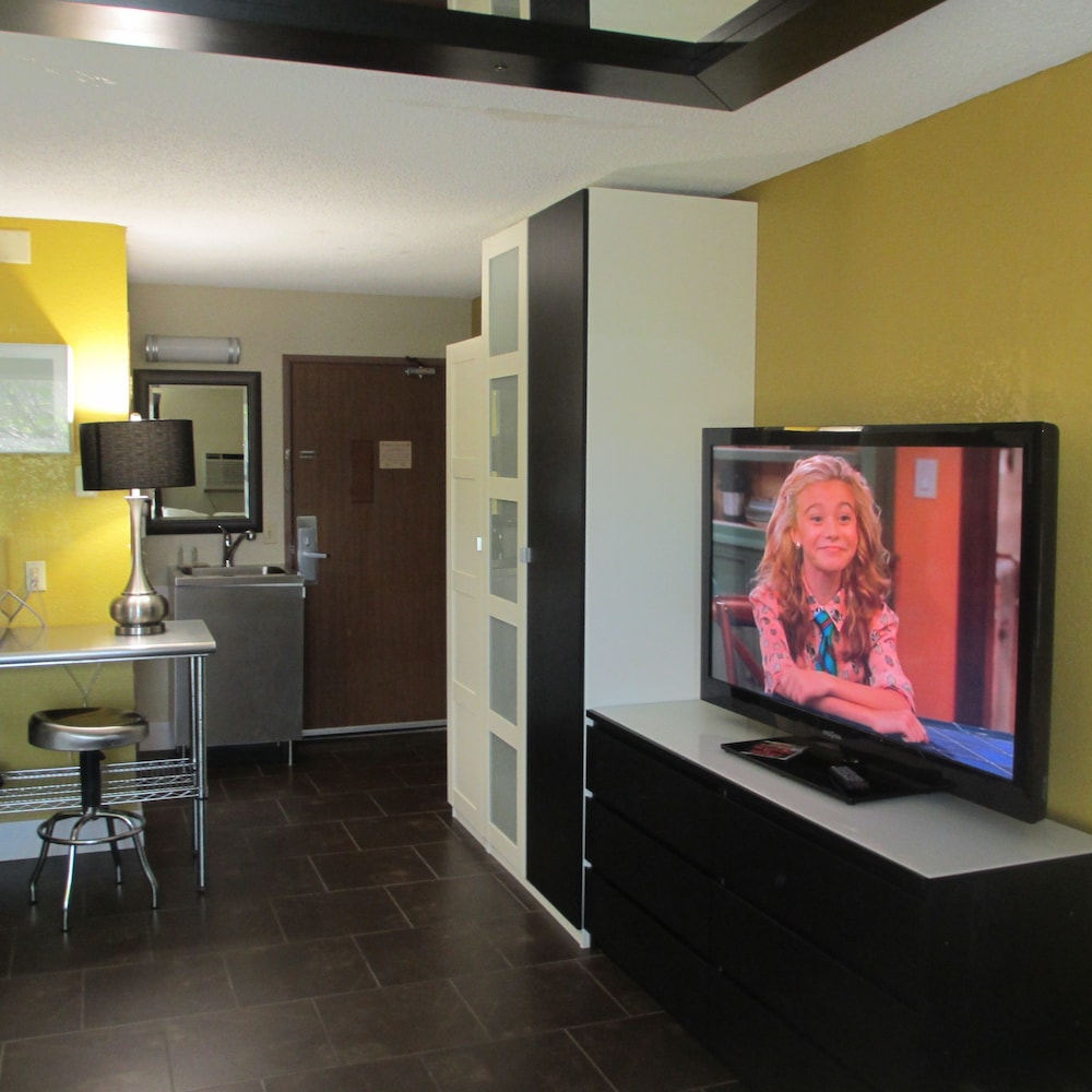 Riverside Suites - photo 18