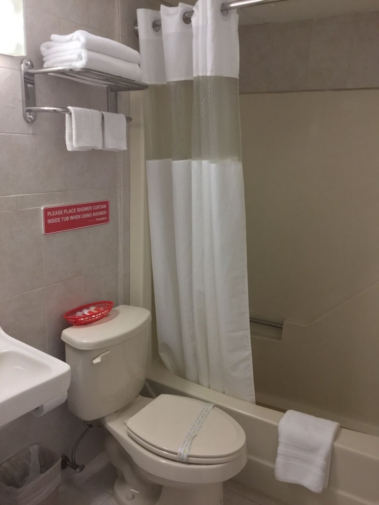 Red Carpet Inn Bridgeton Vineland - photo 20
