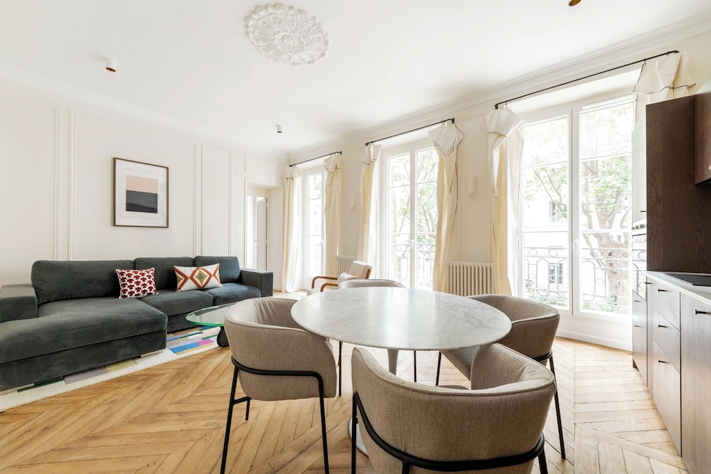 Trevise — 4-Star Luxury Hotel in Paris, France