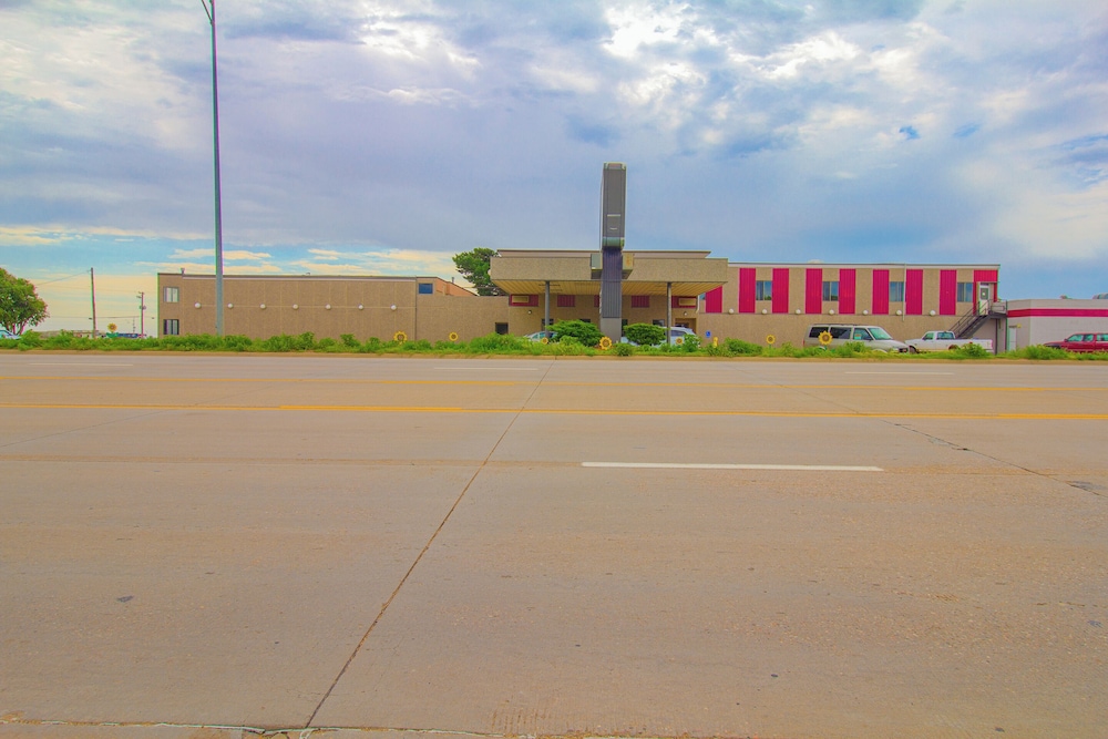 HomeTown Inn by OYO Liberal KS - photo 63