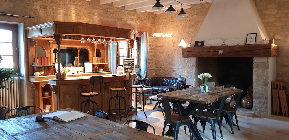 B&B & Spa Des Histoires d'Anges — 4-Star Luxury Hotel in Tournus, France