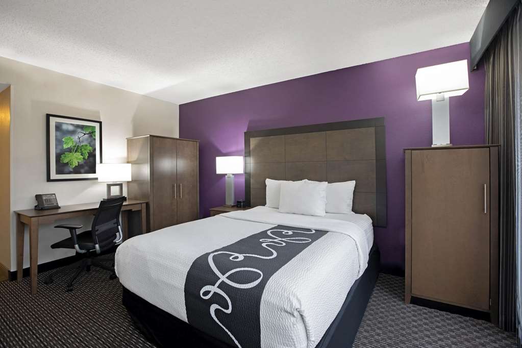 La Quinta Inn & Suites by Wyndham Rancho Cordova Sacramento - photo 35
