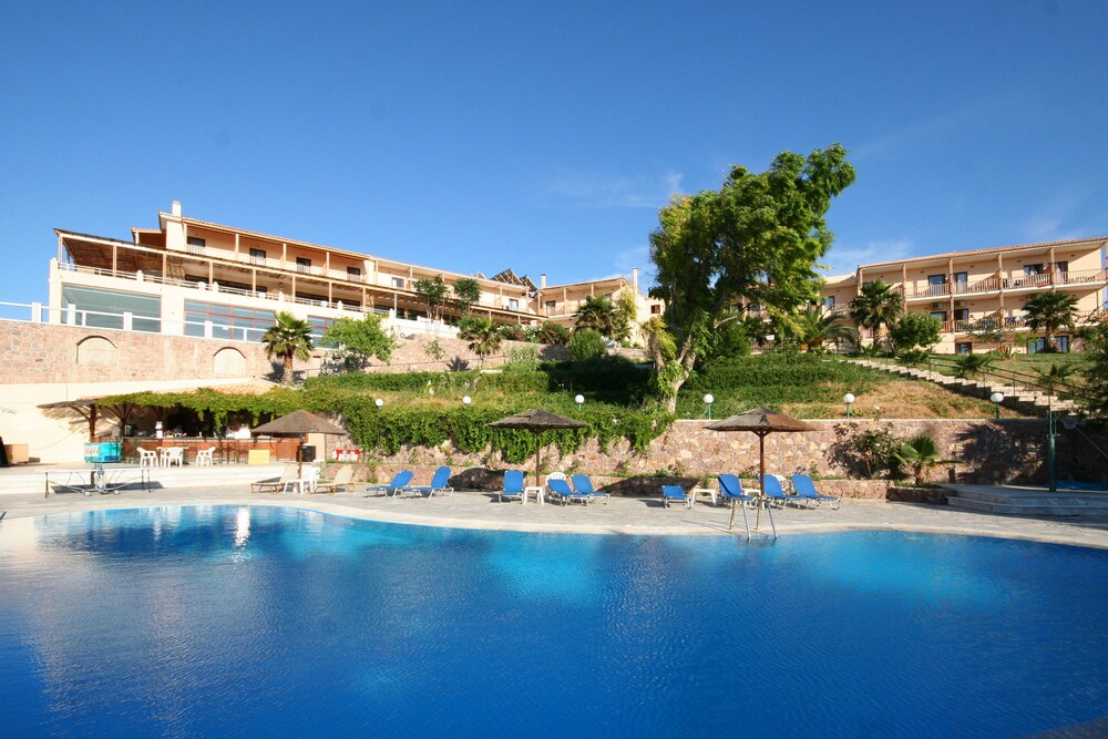 Viva Mare Hotel - carbon neutral hotel in Mithymna