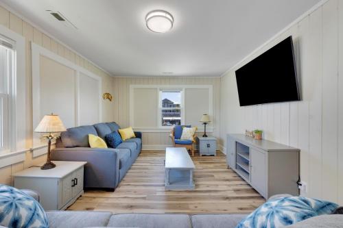 200 steps to ocean North Myrtle Beach upper duplex unit pet friendly in Myrtle Beach, United States