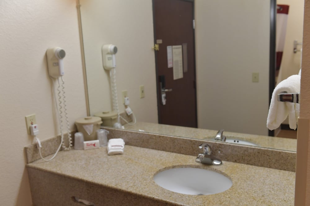 Baymont Inn & Suites by Wyndham Lincoln NE - photo 9
