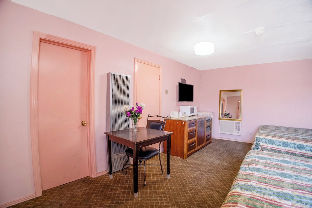 Sands Motel By OYO El Paso near Airport - photo 24