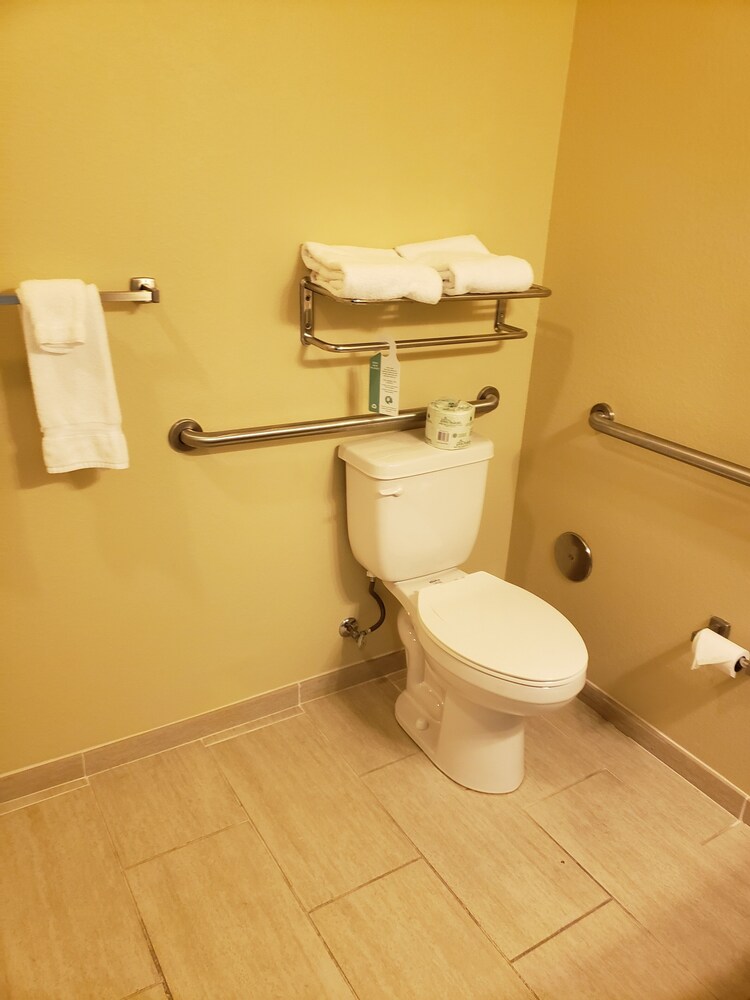 Cobblestone Hotel & Suites Jefferson - photo 22