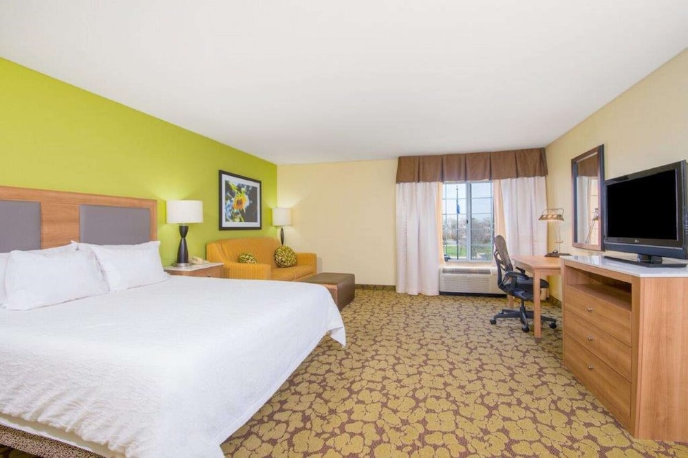 Hilton Garden Inn Wichita - photo 13
