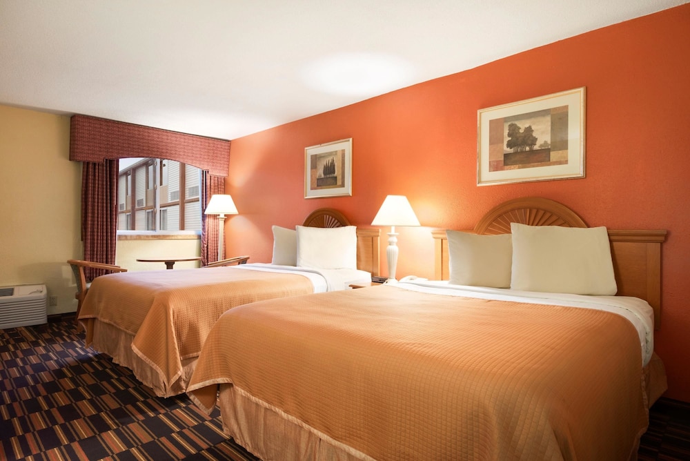 Travelodge by Wyndham Sturgis - photo 7