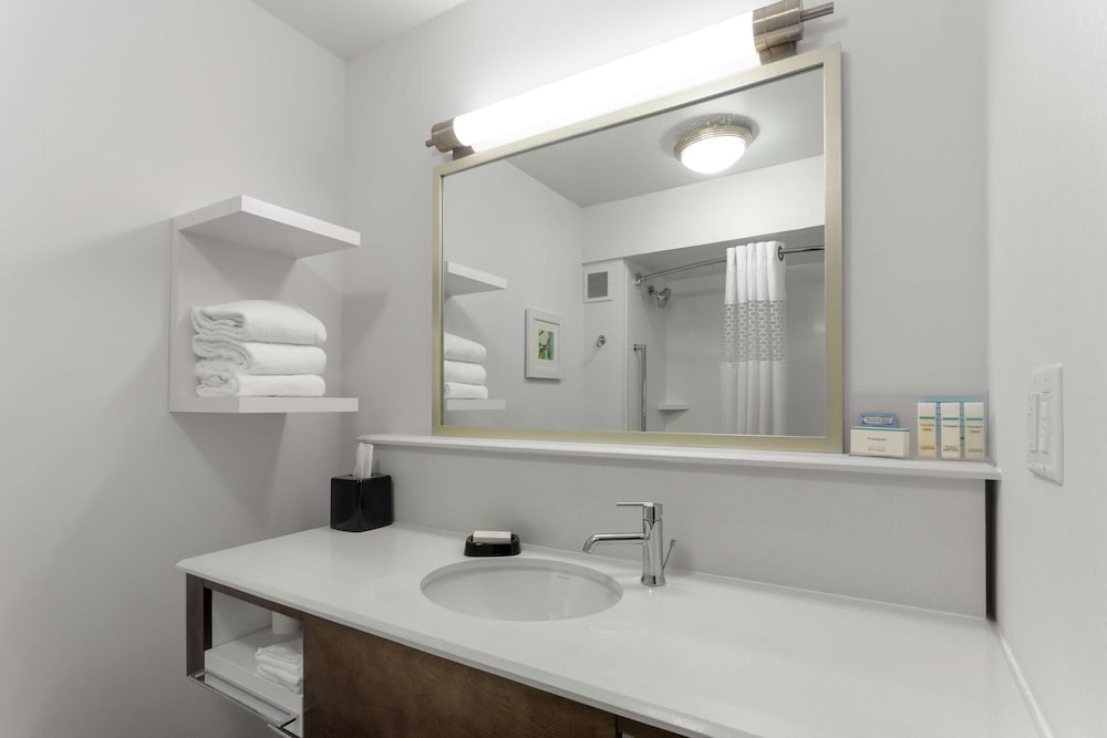 Hampton Inn Bloomington - photo 37