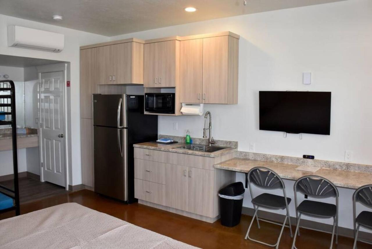 2B Bunkhouse With Cold AC — hotel in Laverkin