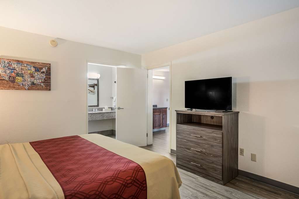 Econo Lodge Thomasville - photo 19