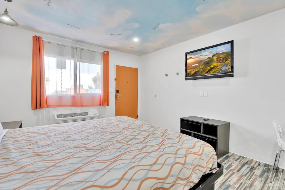 Tradewinds Motel - photo 8