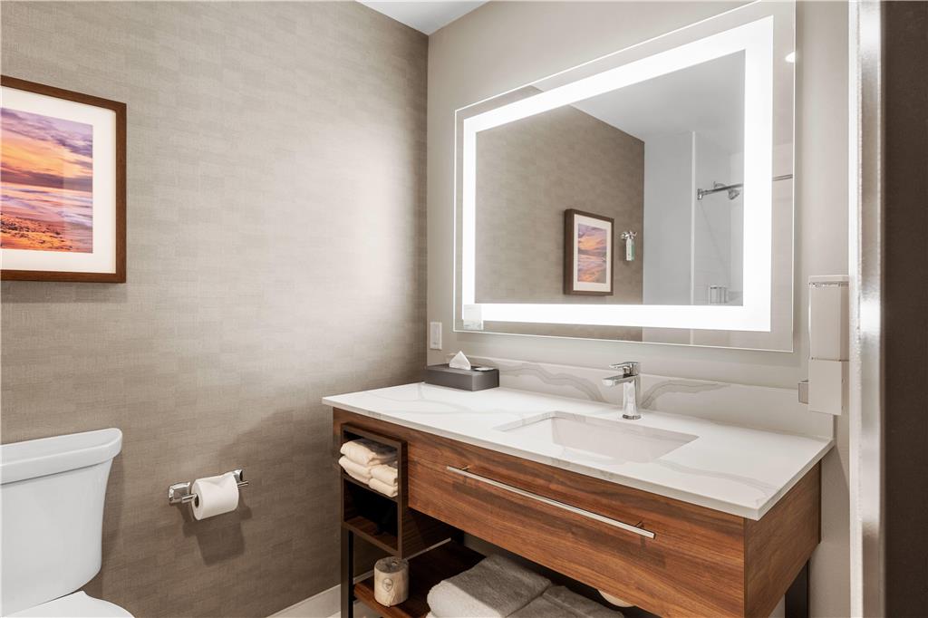 La Quinta Inn & Suites by Wyndham La Habra - photo 71