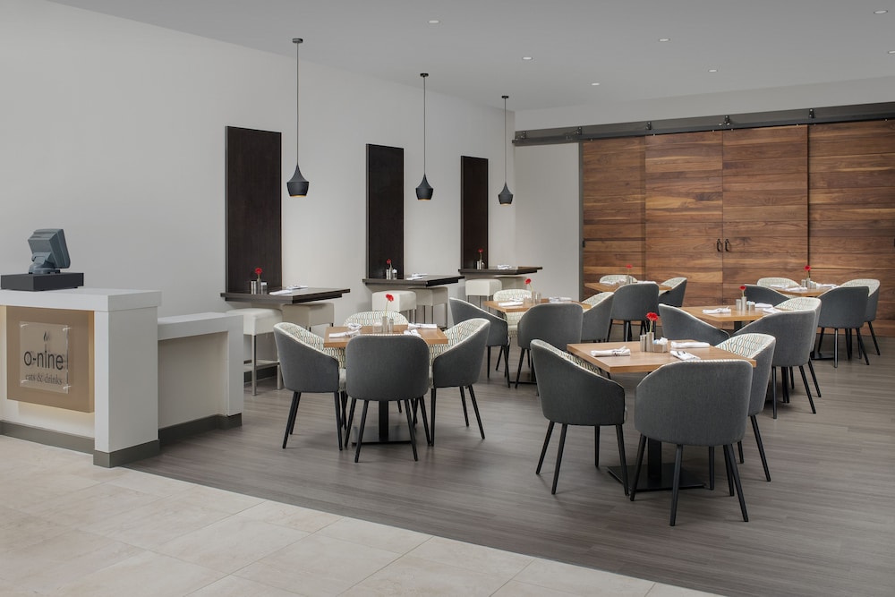 Crowne Plaza San Antonio Airport by IHG - photo 21