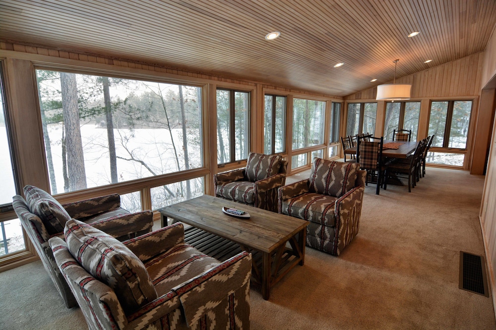 Serenity On Lake Owen 5 Bedroom Hotel Room by RedAwning - photo 25
