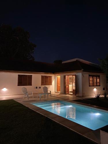 Casa Franklin A media cuadra de la laguna — 4-Star Luxury Hotel in Chascomus, Argentina