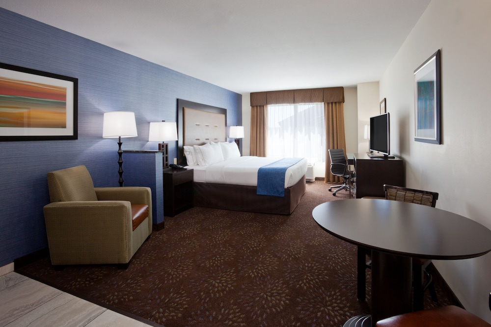 Holiday Inn Express Hotel & Suites Fort Dodge by IHG - photo 7