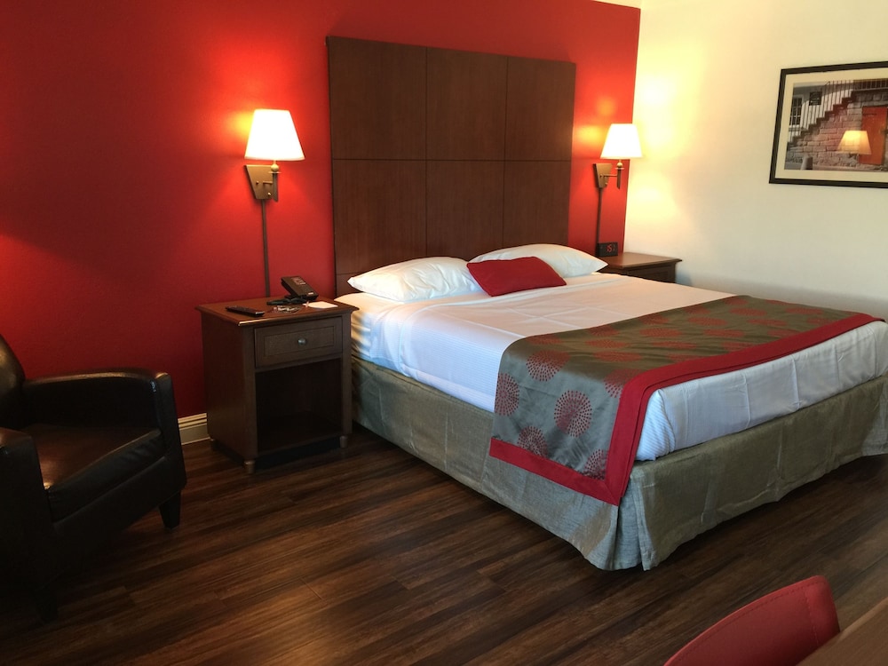 Ramada by Wyndham Torrance - photo 7
