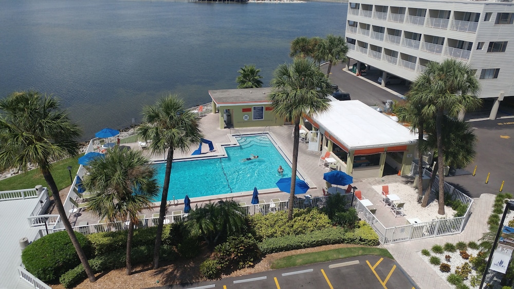 Sailport Waterfront Suites - photo 33