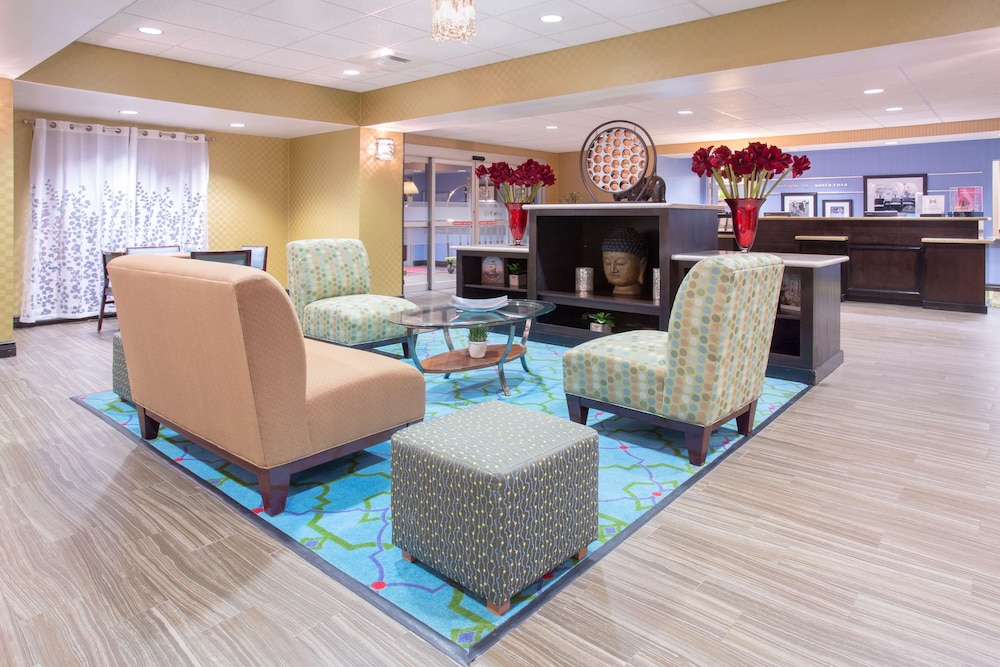Hampton Inn Santa Rosa - photo 4