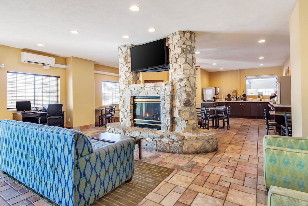 Quality Inn & Suites Lincoln North - photo 40