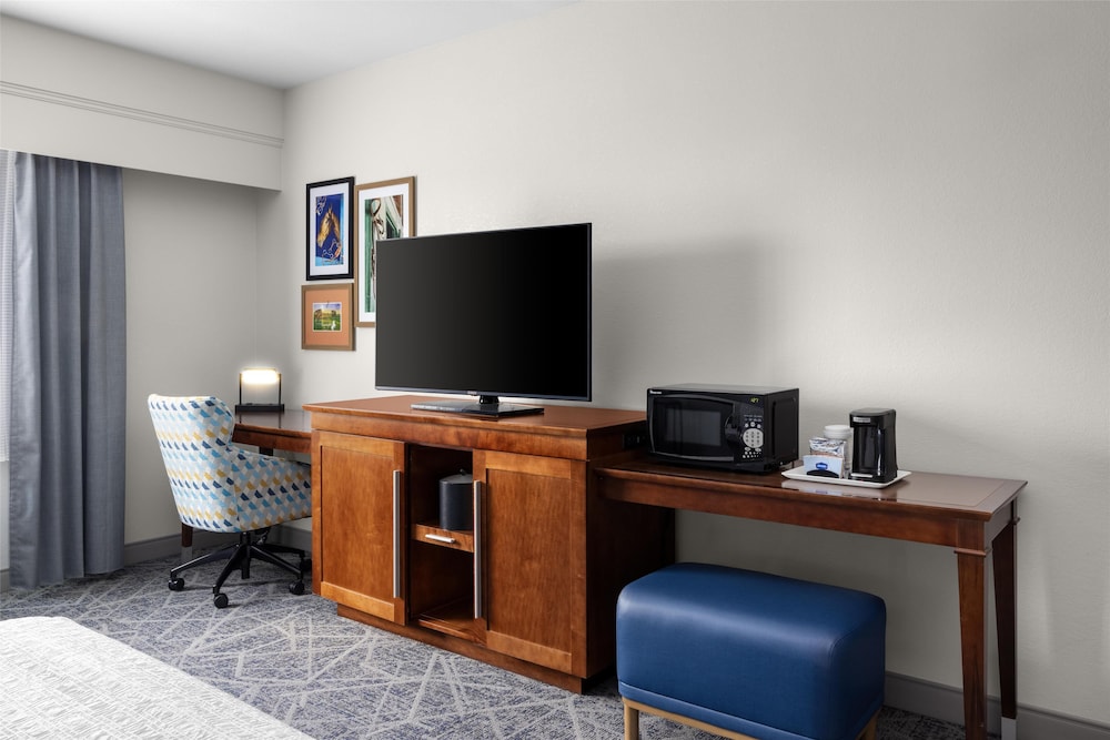 Hampton Inn Lexington Medical Center - photo 11