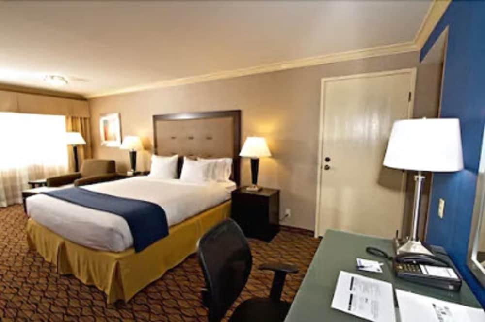 Holiday Inn Express Port Hueneme by IHG - photo 15