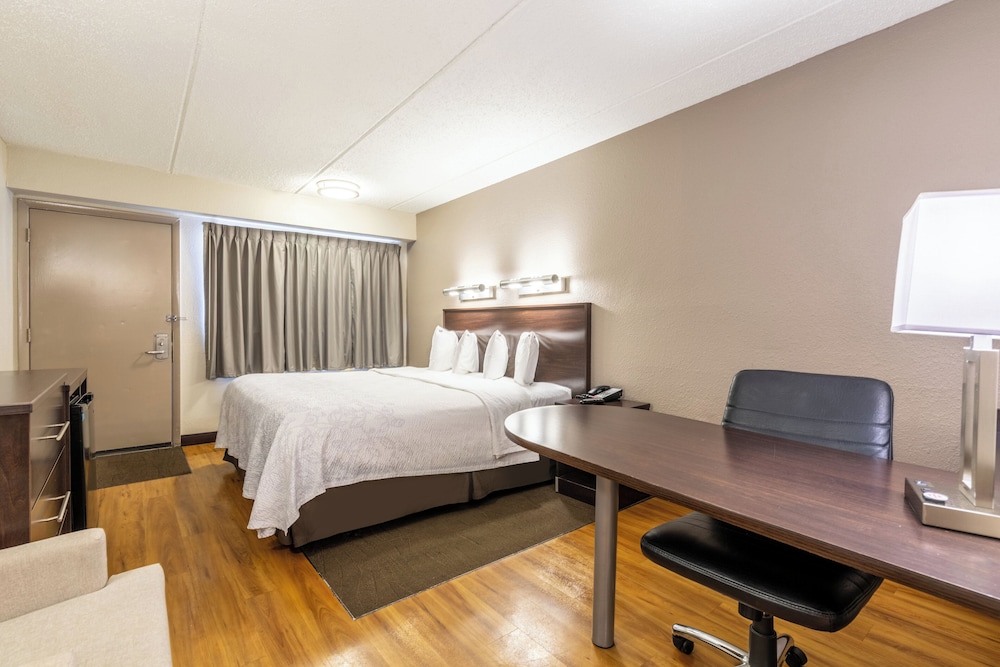 Red Roof Inn PLUS Nashville Airport - photo 17