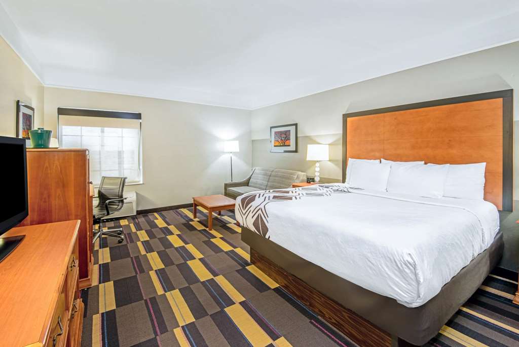 La Quinta Inn & Suites by Wyndham Oklahoma City Moore - photo 36