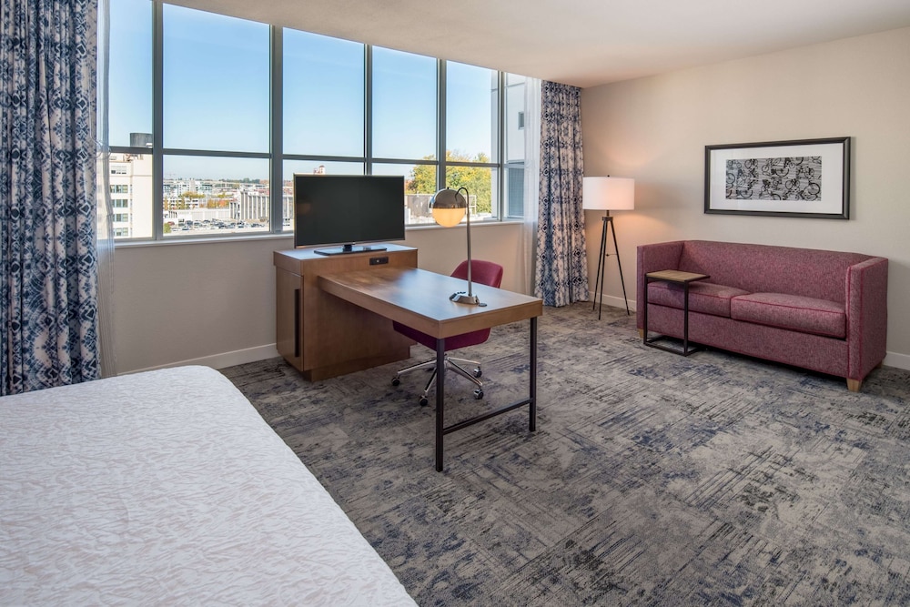 Hampton Inn & Suites Portland Pearl District - photo 22