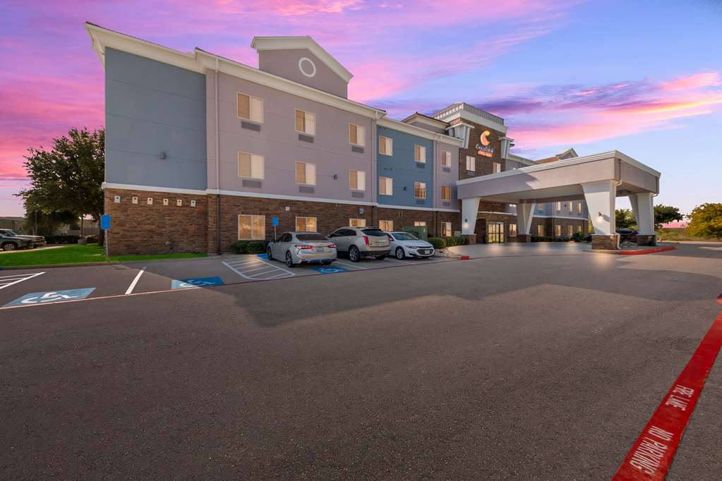 Comfort Suites Bastrop - carbon neutral hotel in Bastrop