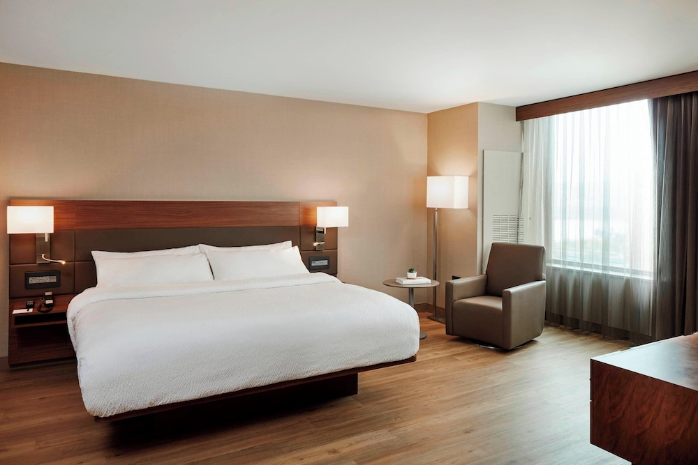 AC Hotel by Marriott Cincinnati at The Banks - photo 16
