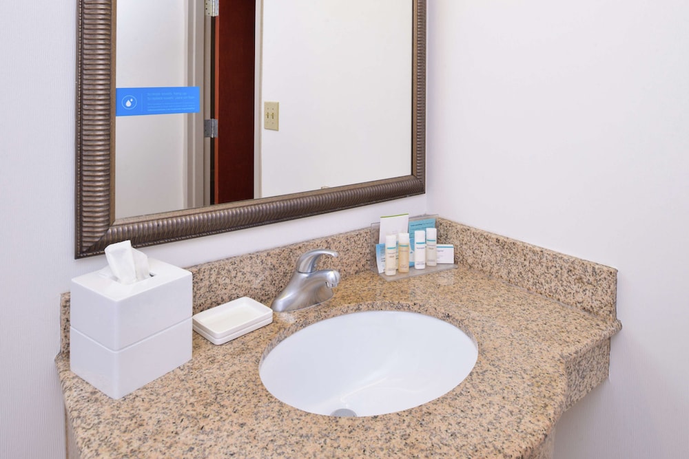 Hampton Inn & Suites Wilmington - photo 40