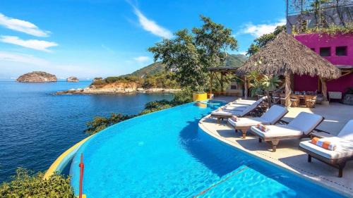Oceanfront 15 Bedroom Villa for 34 Guests — 5-Star Luxury Hotel in Puerto Vallarta, Mexico