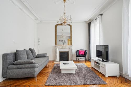 Luxury Apartment La Tour Paris — 4-Star Luxury Hotel in Paris, France