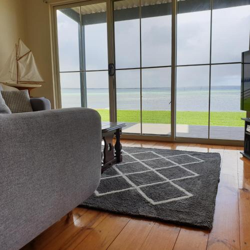 Blue Seas Beach Front Living — hotel in Tumby Bay