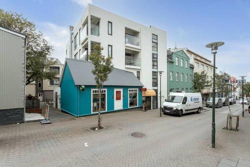 Luxury Nest 2B 1B Heart of downtown Free parking