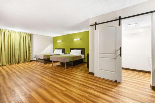 Shadeland Inn - photo 16