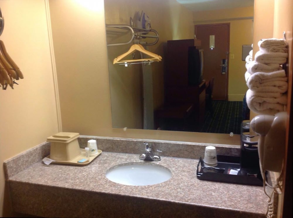 Hilltop Inn - photo 19