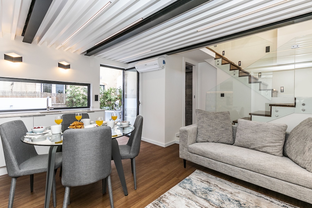 Cardal Luxury by SpotOn Apartments — 4-Star Luxury Hotel in Lisbon, Portugal