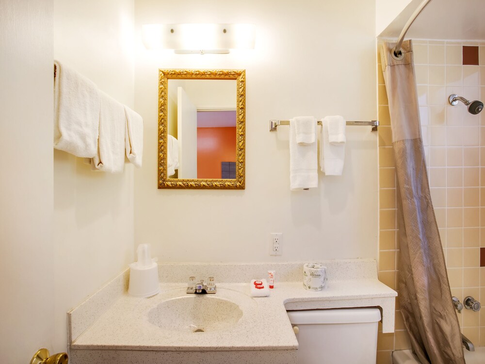OYO Hotel Kalama - photo 18