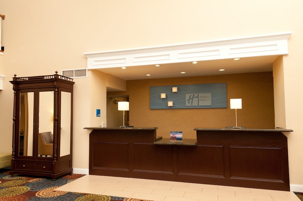 Holiday Inn Express & Suites Bloomington Normal an IHG Hotel - photo 4