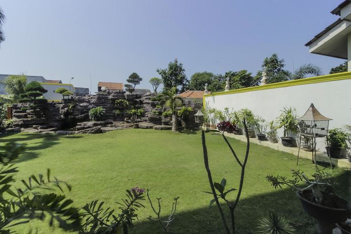 RedDoorz Plus near Grage City Mall in Cirebon, Indonesia