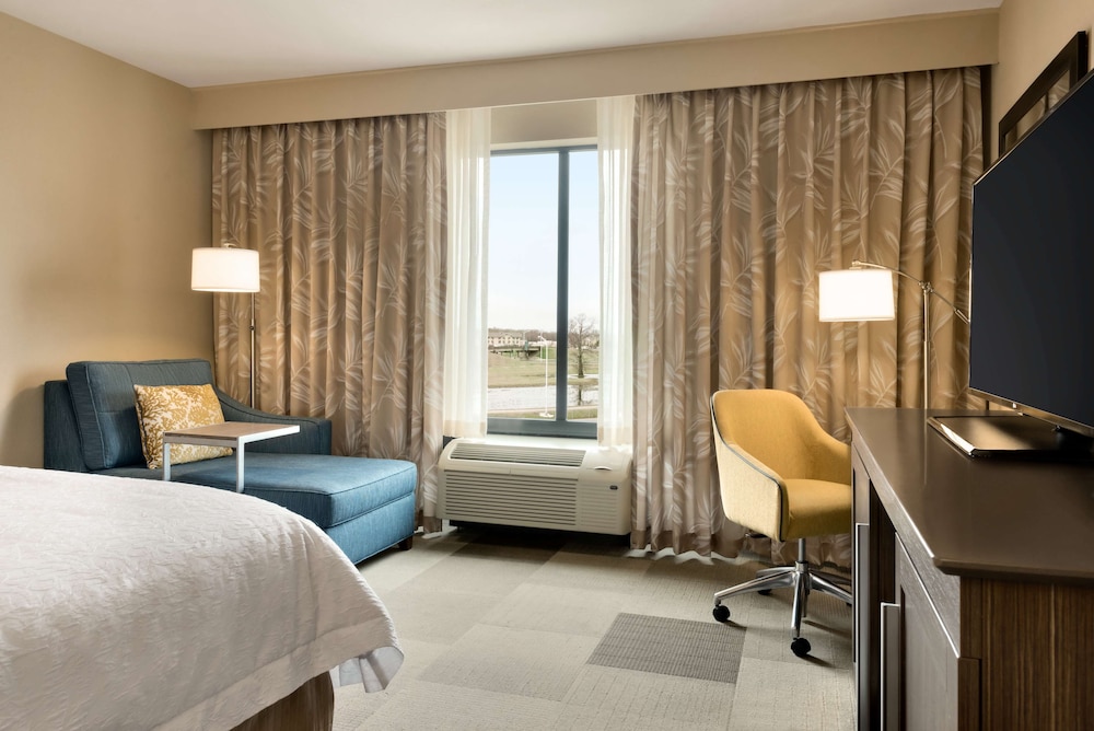 Hampton Inn & Suites Monroe - photo 8
