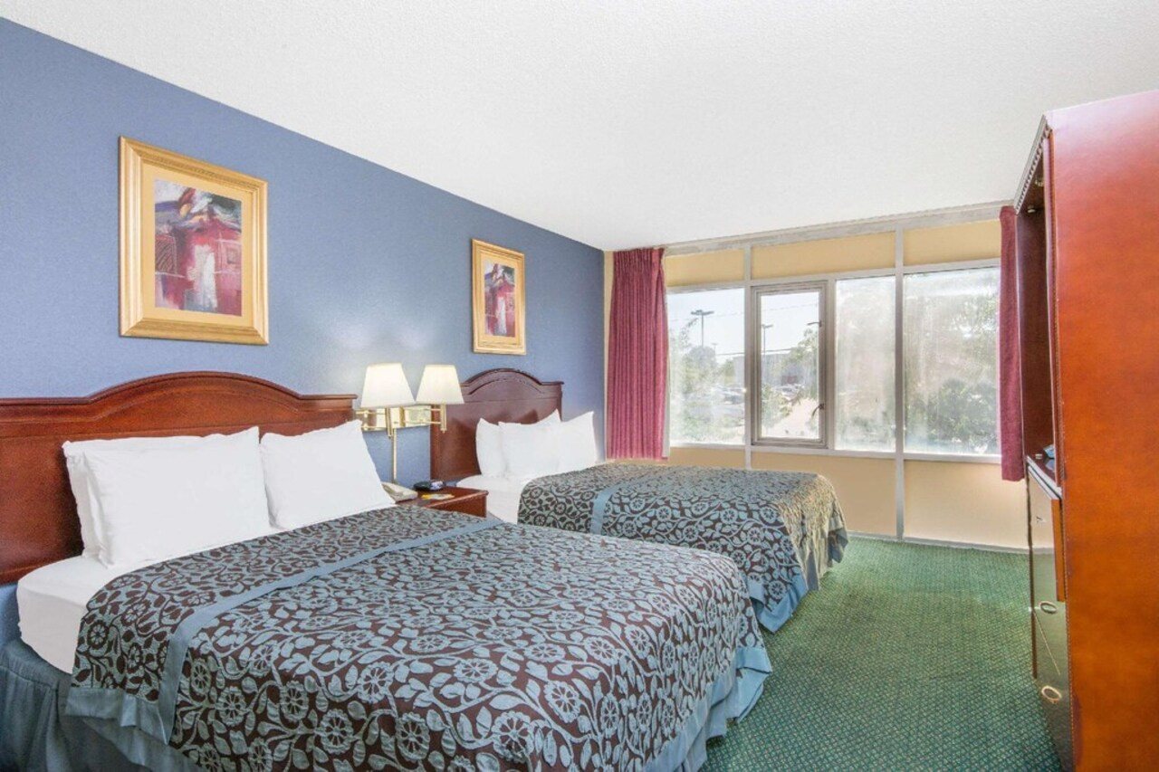 Days Inn and Suites by Wyndham Wichita East - photo 9