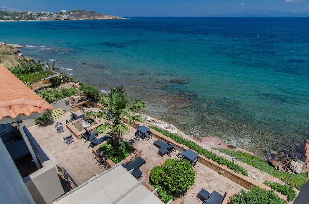 Plaka Studios - carbon neutral hotel in Chios