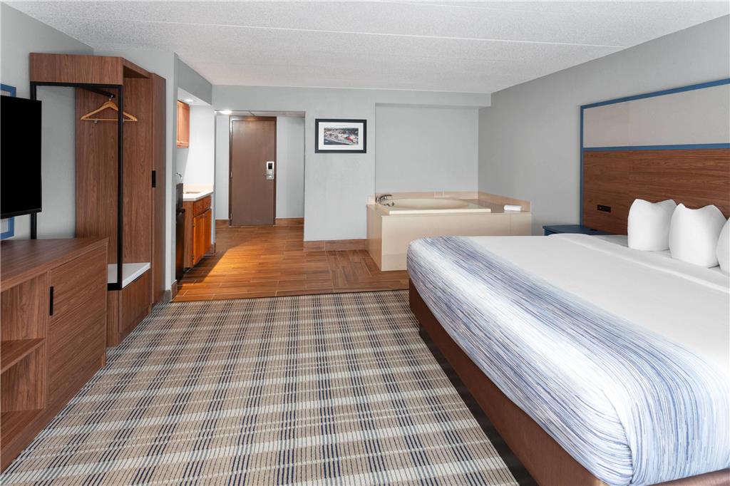 AmericInn & Suites By Wyndham Baraboo Event Center - photo 20