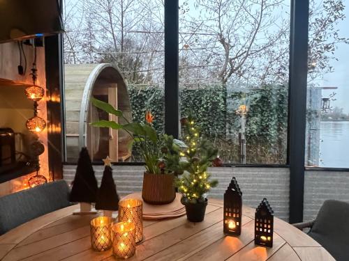 NEW Little Asia Stunning Boathouse on a lake Near Amsterdam with Sauna